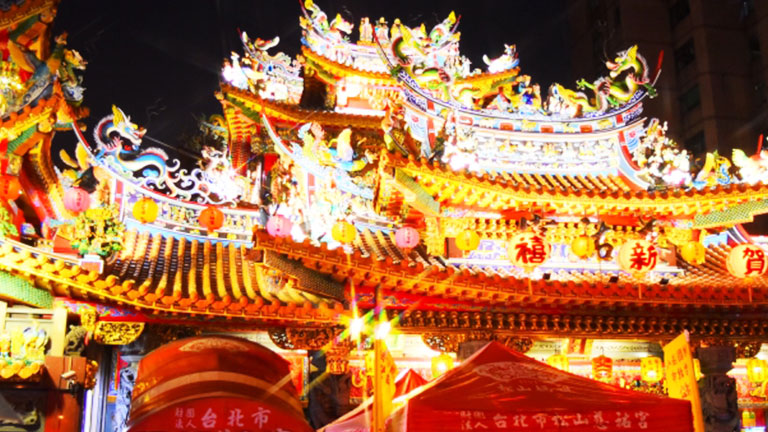饒河街夜市の近くには、台北人気の観光スポット「松山慈祐宮」もあります！