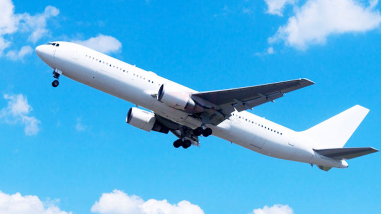 紹介する4社の航空会社の安全面とサービス面はどう評価されているかチェック！
